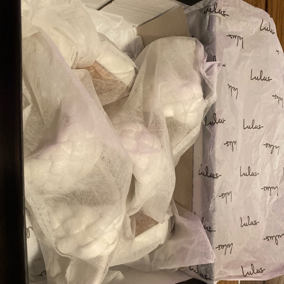 Lulu’s White Block Sandal Louella. Size 5 wear once - Picture 7 of 10